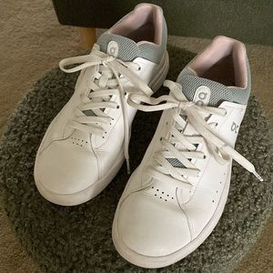 Womens On-Running the Roger sneaker